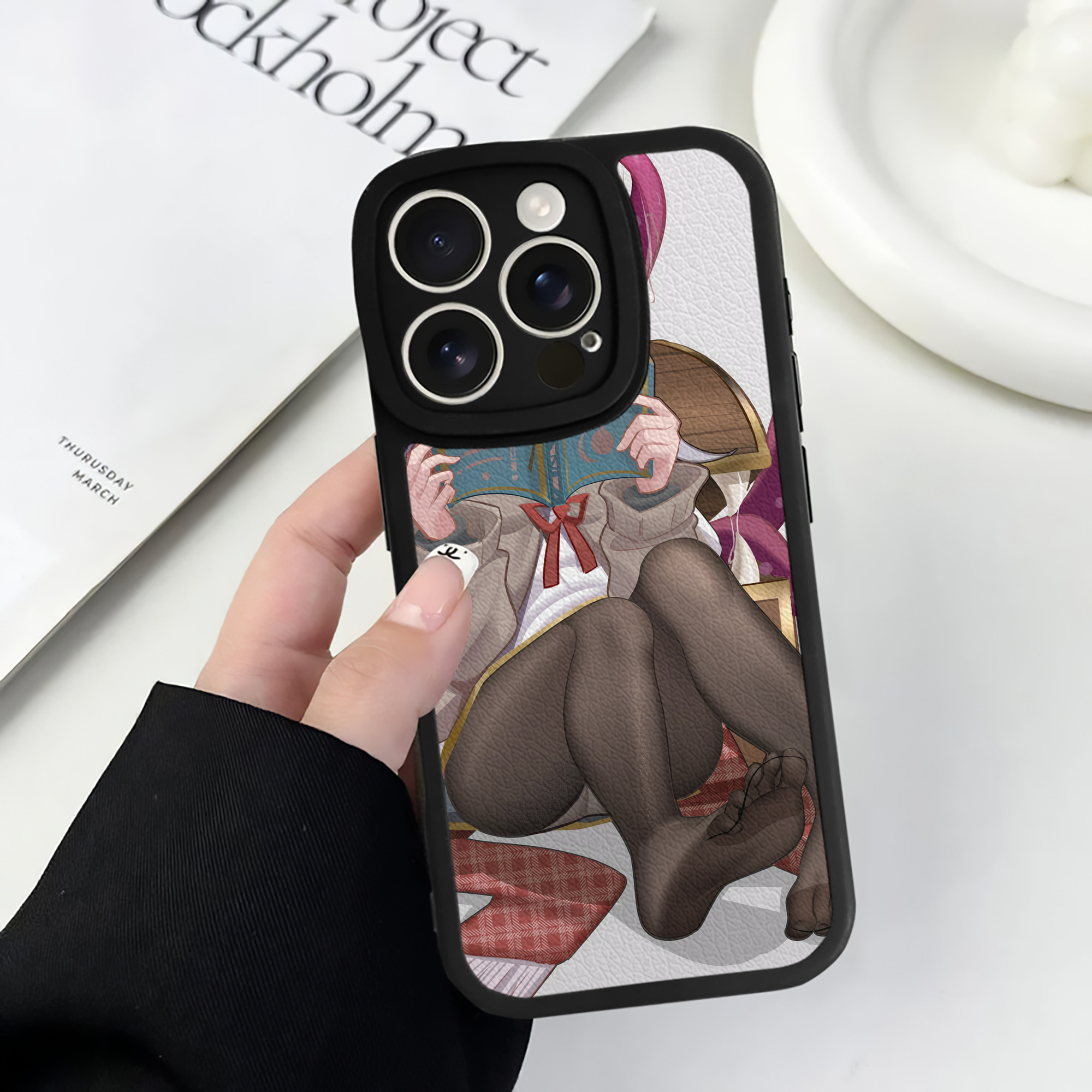 （画像用） 葬送のフリーレン Frieren 【iPhone 16シリーズ対応】シリコンスマホケース（レザー調） 材質：シリコン